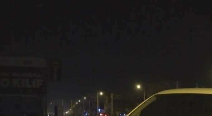 Bursa'da alkollü sürücü uygulamadan kaçarken refüje çıktı