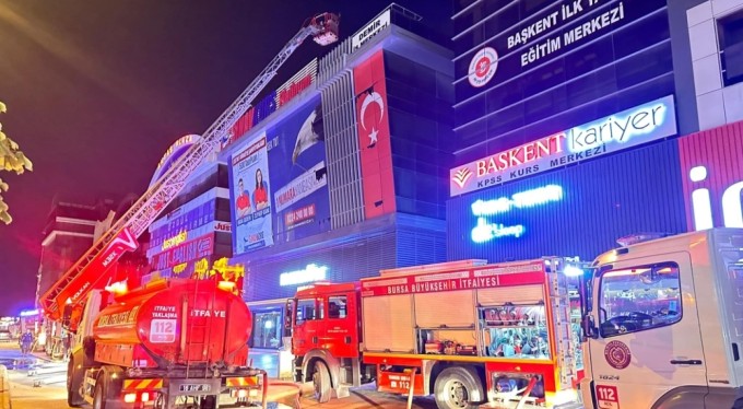 Bursa İtfaiyesi, Nisan ayında yüzlerce yangına müdahale etti.