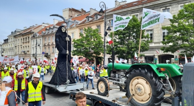Polonya'da 35 bin kişilik çiftçi protestosu