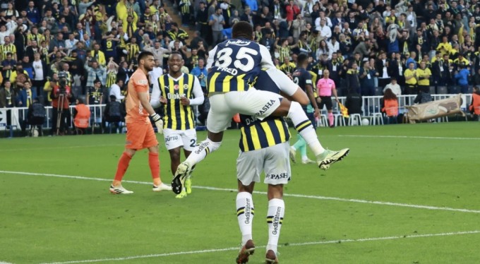 Fenerbahçe pes etmedi!3 puanı 3 golle aldı
