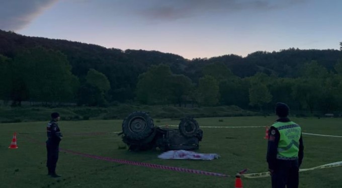 Bursa'da çocuklar devrilen traktörün altında kaldı: 1 ölü, 2 yaralı