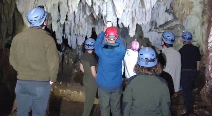 Doğa Koruma ve Milli Parklar ekibine mağara eğitimi