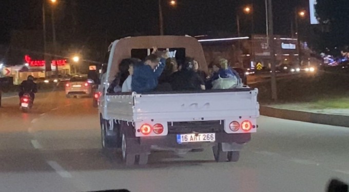 Bursa'da tehlikeli yolculuk kameraya yansıdı