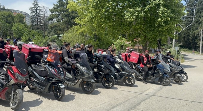 Bursa'da motokuryeler Ata Emre Akman için kontak kapattı