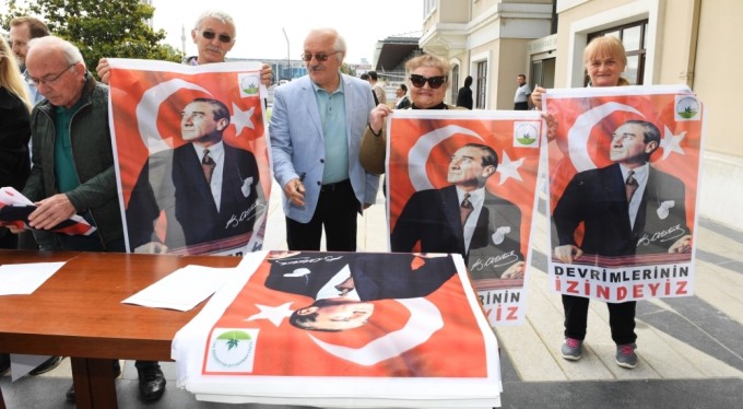 Osmangazi, Ata posterleri ile donatılıyor