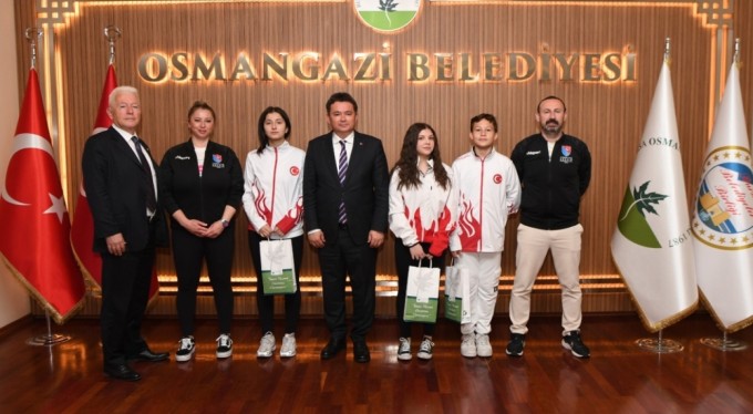 Şampiyon sporculardan Başkan Aydın'a ziyaret