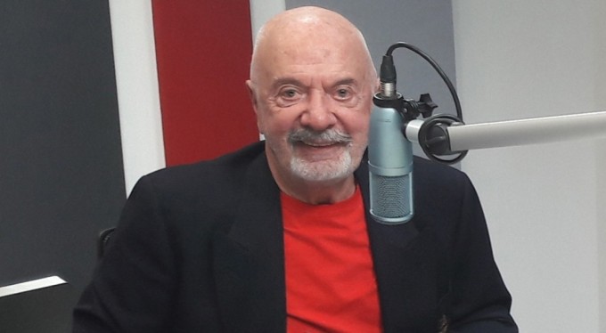 Ünlü sunucu Erkan Yolaç hayatını kaybetti