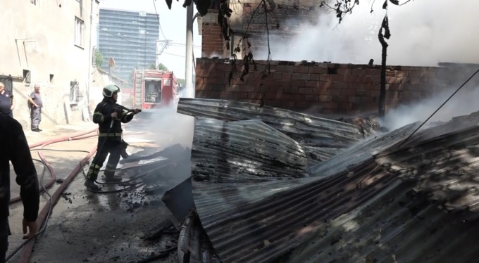 Bursa'da bir ahırda çıkan yangın paniğe sebep oldu