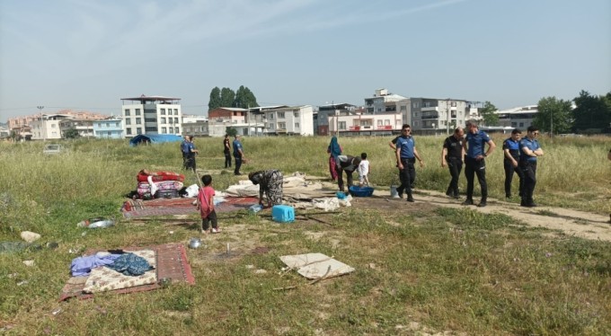 Bursa'da başıboş atlar ve göçebe çadırları toplandı