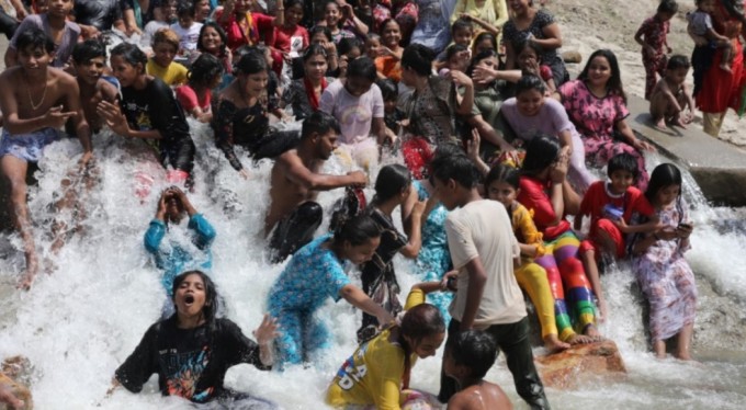 Hindistan'da aşırı sıcaklarda can kaybı 53'e yükseldi