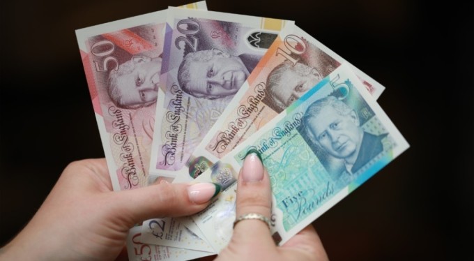 Kral Charles banknotları dolaşıma girdi