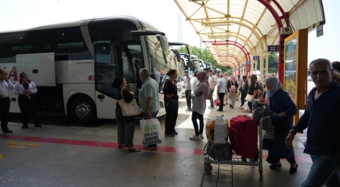 Bursa'da Bayram öncesi terminalde yoğunluk başladı