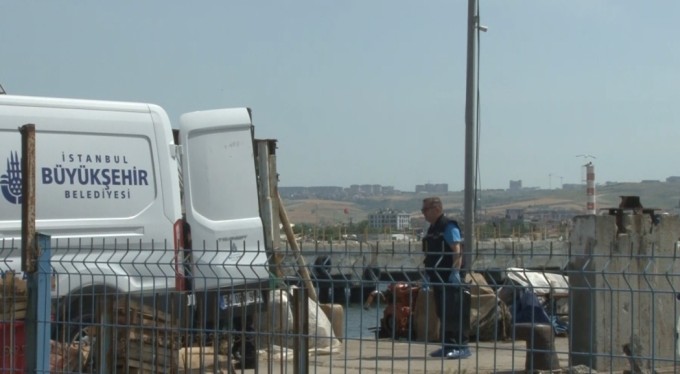 Korkunç olay! Zincirle halıya bağlanıp ağırlıkla denize atılmış