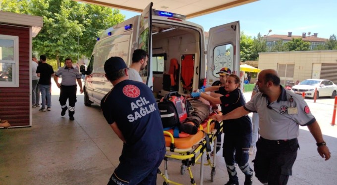 Motosiklet hafif ticari araçla çarpıştı: 1 ölü