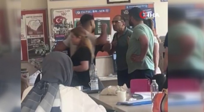 Öğretmene darp! Kız kardeşi sınıfta kalan abi sınıfı bastı