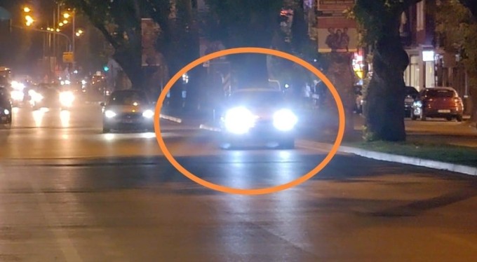 Bursa'da trafiğin tıkandığını gördü, geri viteste tehlike saçarak ilerledi