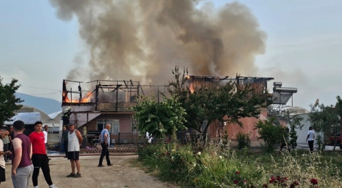 Bursa'da işçilerin kaldığı ev yangında küle döndü