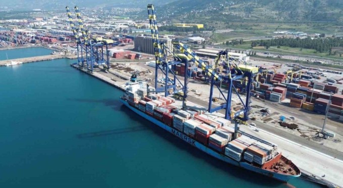 Bakan Uraloğlu: "Limanlarımızda elleçlenen yük miktarı geçen yılın ilk 5 ayına göre yüzde 4,6, konteyner miktarı da yüzde 13 arttı"