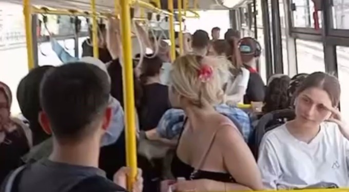 Bursa'da halk otobüsünde klima tartışması