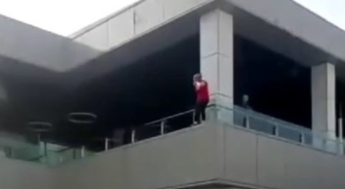 Bursa'da AVM'de intihar girişimi