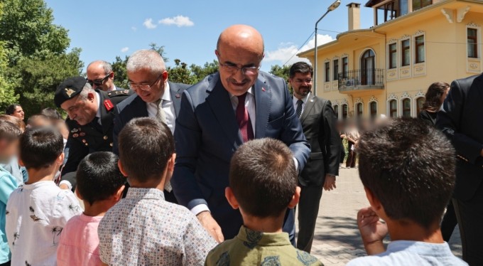 Vali Demirtaş, çocuklarla bir araya geldi