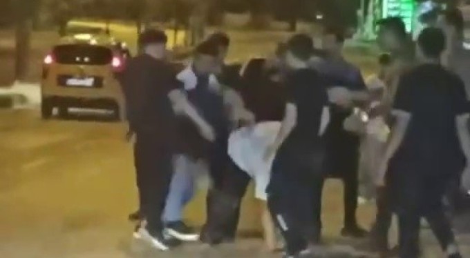 Bursa'da gruplar arası kavgada sokak ringe döndü