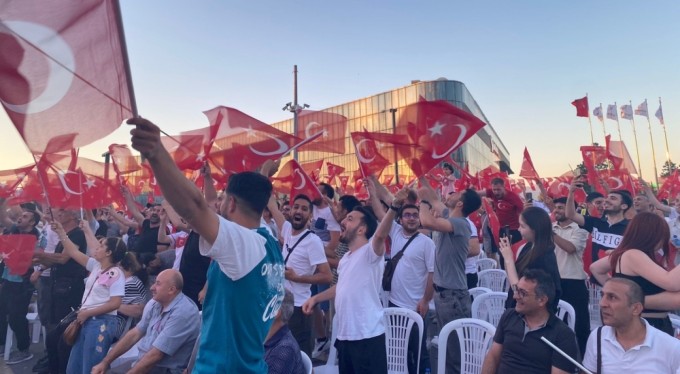 Bursa'da milli heyecan dev ekranda yaşandı