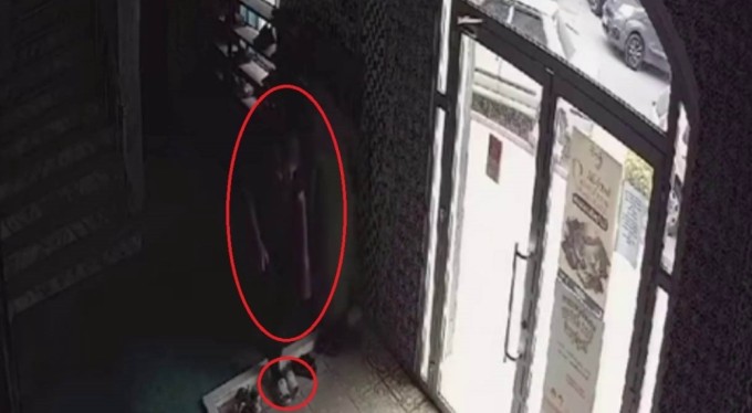 Bursa'da camiye girdi, terlikleri çalarak kayıplara karıştı