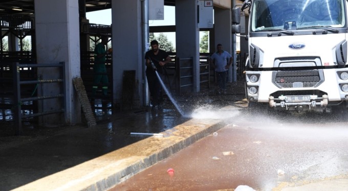 Osmangazi'de kurban pazarları temizlendi