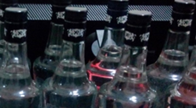 İran'da sahte alkol üreten 4 kişi hakkında idam kararı