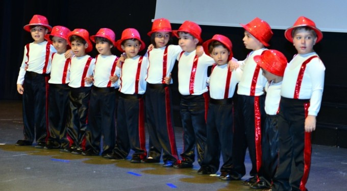 Egeberk'ten unutulmaz  mezuniyet gösterisi