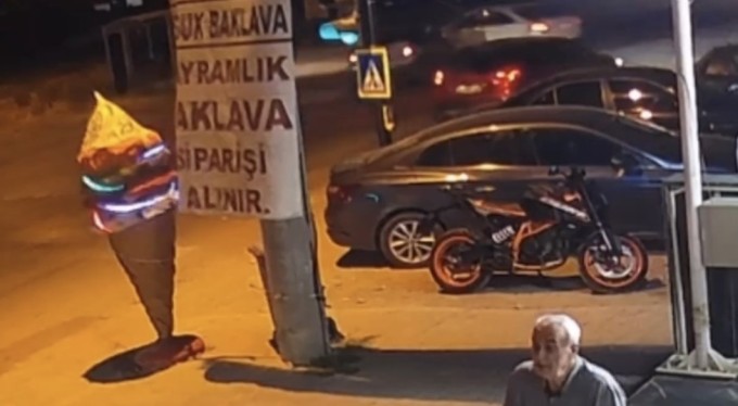 Bursa'da iki kişinin yaralandığı kaza kamerada