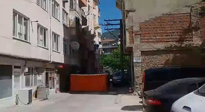 Bursa'da psikolojik sorunları olan şahsı hastaneye götürmek için itfaiye seferber oldu