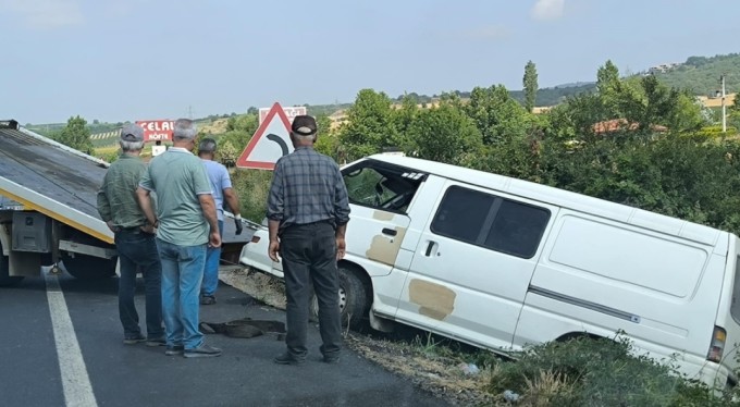 Kontrolden çıkan minibüs şarampole uçtu: 5 yaralı