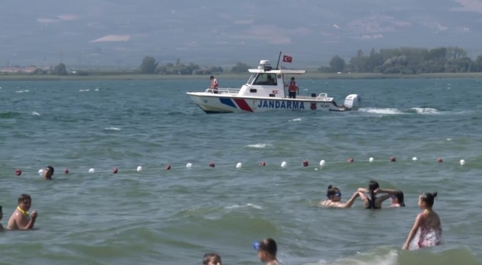 Bursa'daki o gölde denetimler arttırıldı, Sahil Güvenlik plajları dürbünle izliyor