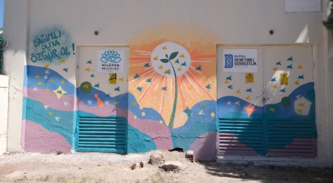 Mesajlarını grafiti çalışması ile verdiler