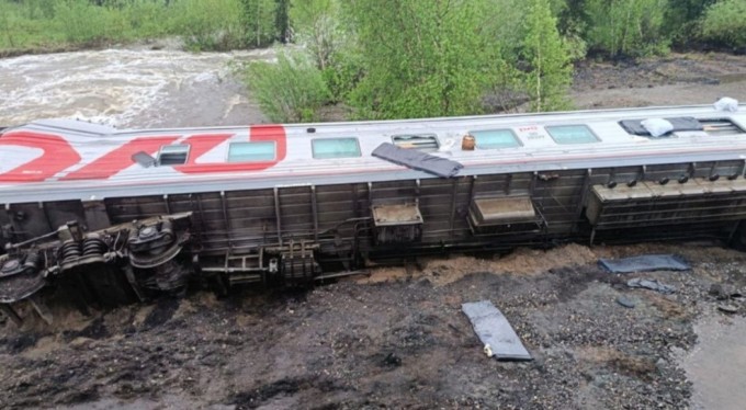 Rusya'da yolcu treni raydan çıktı: 50 yaralı