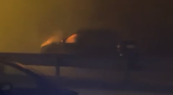 Bursa'da seyir halindeki otomobil alevlere teslim oldu