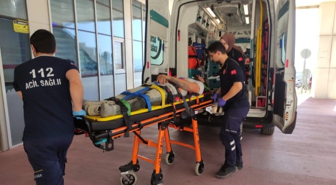 İskeleden düşen işçi yaralandı