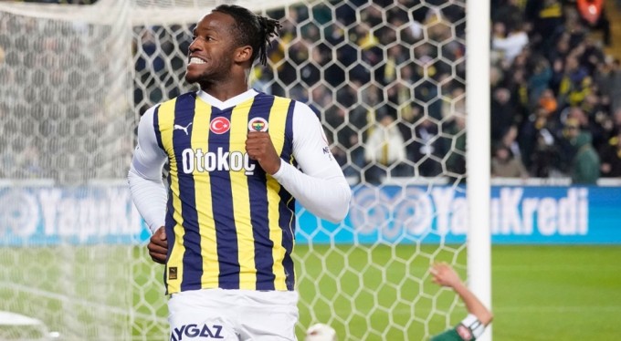 Galatasaray, Michy Batshuayi'yi kadrosuna kattı