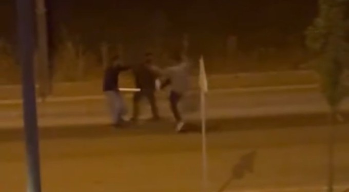 Bursa'da dükkan sahipleri, uyarılara aldırış etmeyen konar-göçer şahısları dövdüler