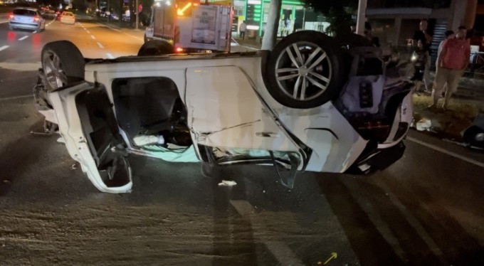 Bursa'da makas atan otomobil taksiyle çarpıştı, takla attı!