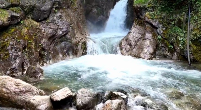 Uludağ'ın şelalelerine girmek yürek istiyor
