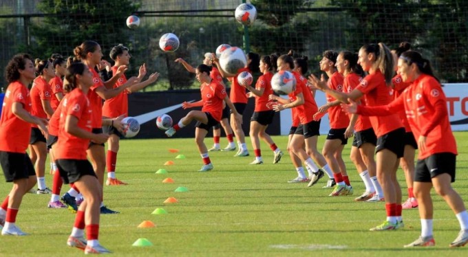 A Milli Kadın Futbol Takımı, İsviçre ve Macaristan maçları hazırlıklarını sürdürdü