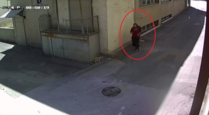 Bursa'da fal bakma taktiği ile 3 bin 600 dolar hırsızlık yaptı, kaçarken kameralara yakalandı