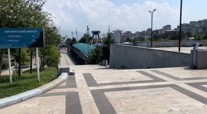 Sürücüler dikkat! Bursa'da navigasyonu karıştıran merdivenden uçuyor