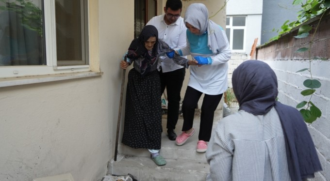 94 yaşındaki ninenin dramı! Bursa'da yalnız yaşayan yaşlı kadın bakımevine yerleştirildi