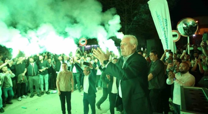 Bursa Büyükşehir Belediye Başkanı Mustafa Bozbey'den Bursaspor'a 500 bin TL destek