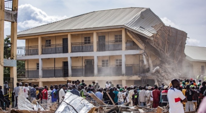 Nijerya'da sınav esnasında okul çöktü: 21 ölü