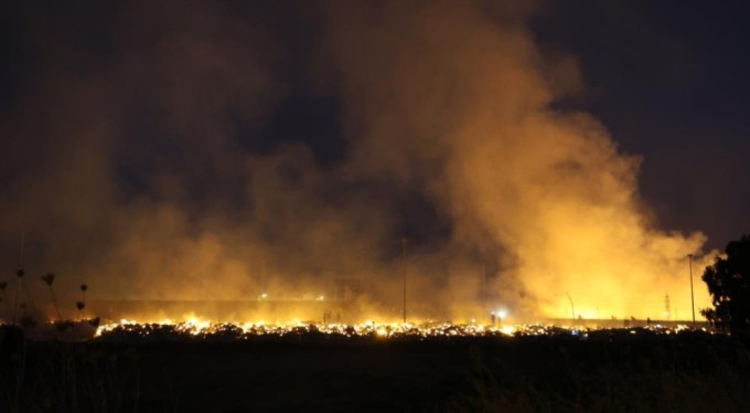 Kağıt fabrikasındaki yangın söndürülemiyor